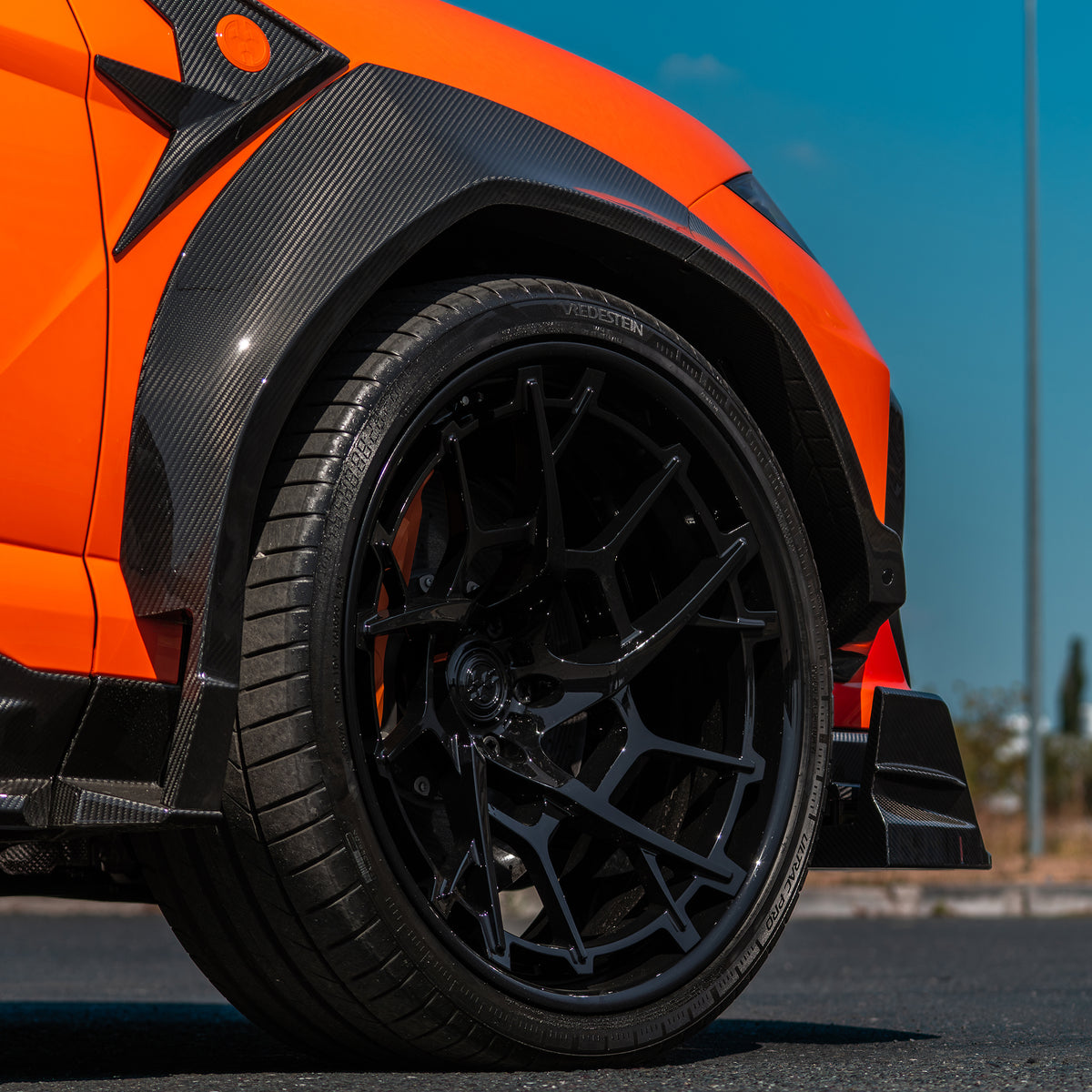 DUMMAR Urus SE carbon fibre widebody fender extension, installed detail