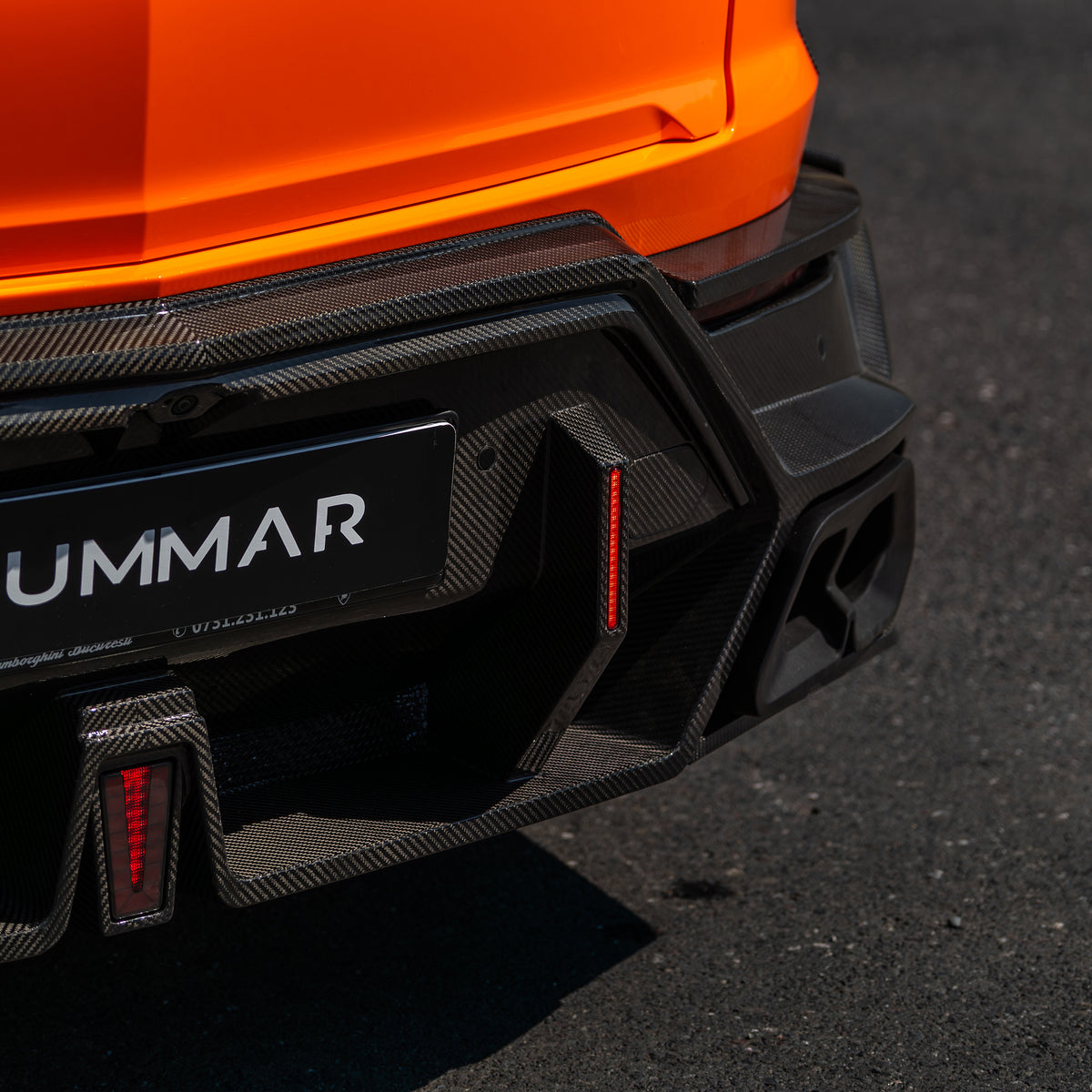 DUMMAR Urus SE carbon fibre rear diffuser and LED brake lights, close-up